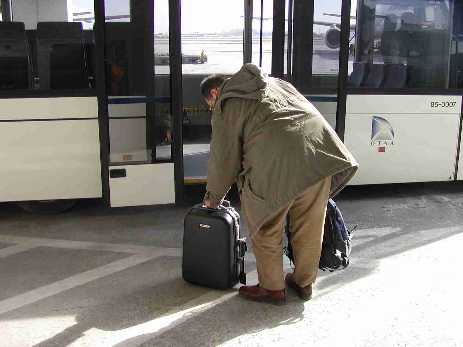 0802_-_bill_on_the_way_to_the_plane