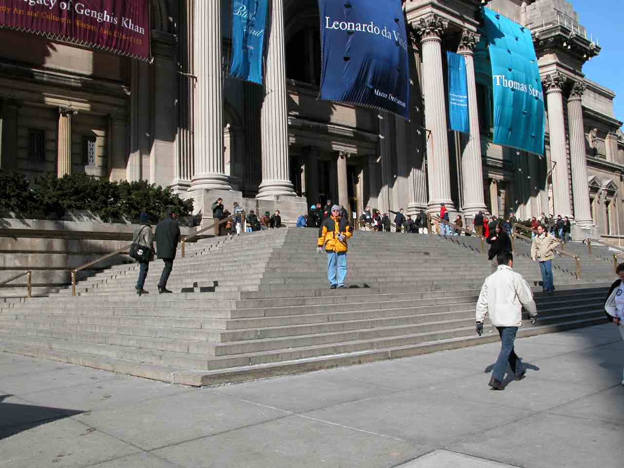 0902_-_nyc_-_5th_ave_-_alex_infront_of_met_