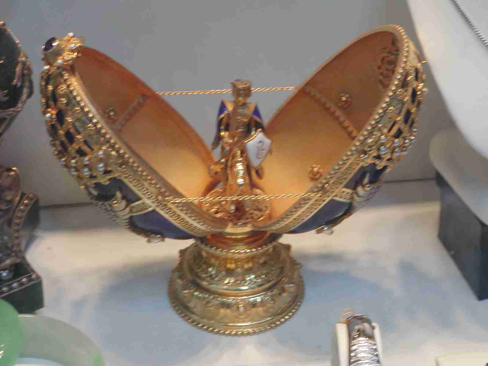 0902_-_nyc_-_5th_ave_-_antique_store