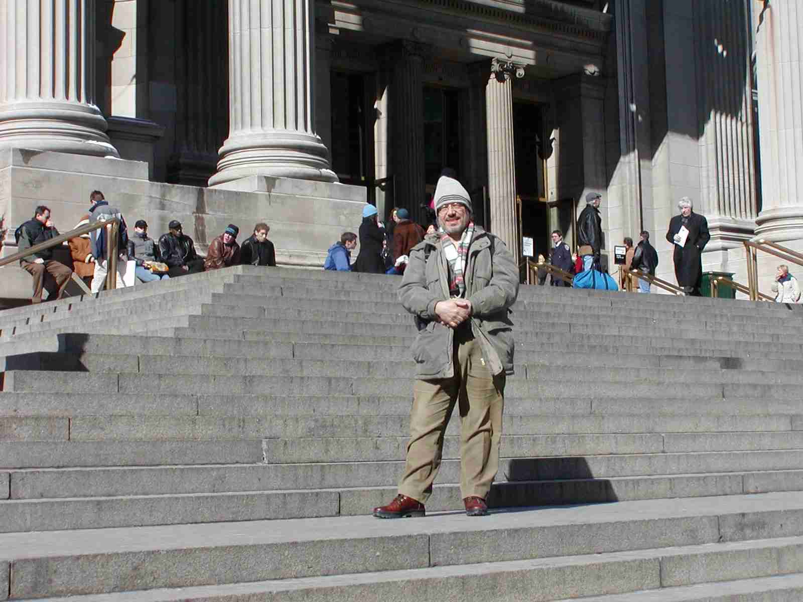 0902_-_nyc_-_5th_ave_-_bill_infront_of_met